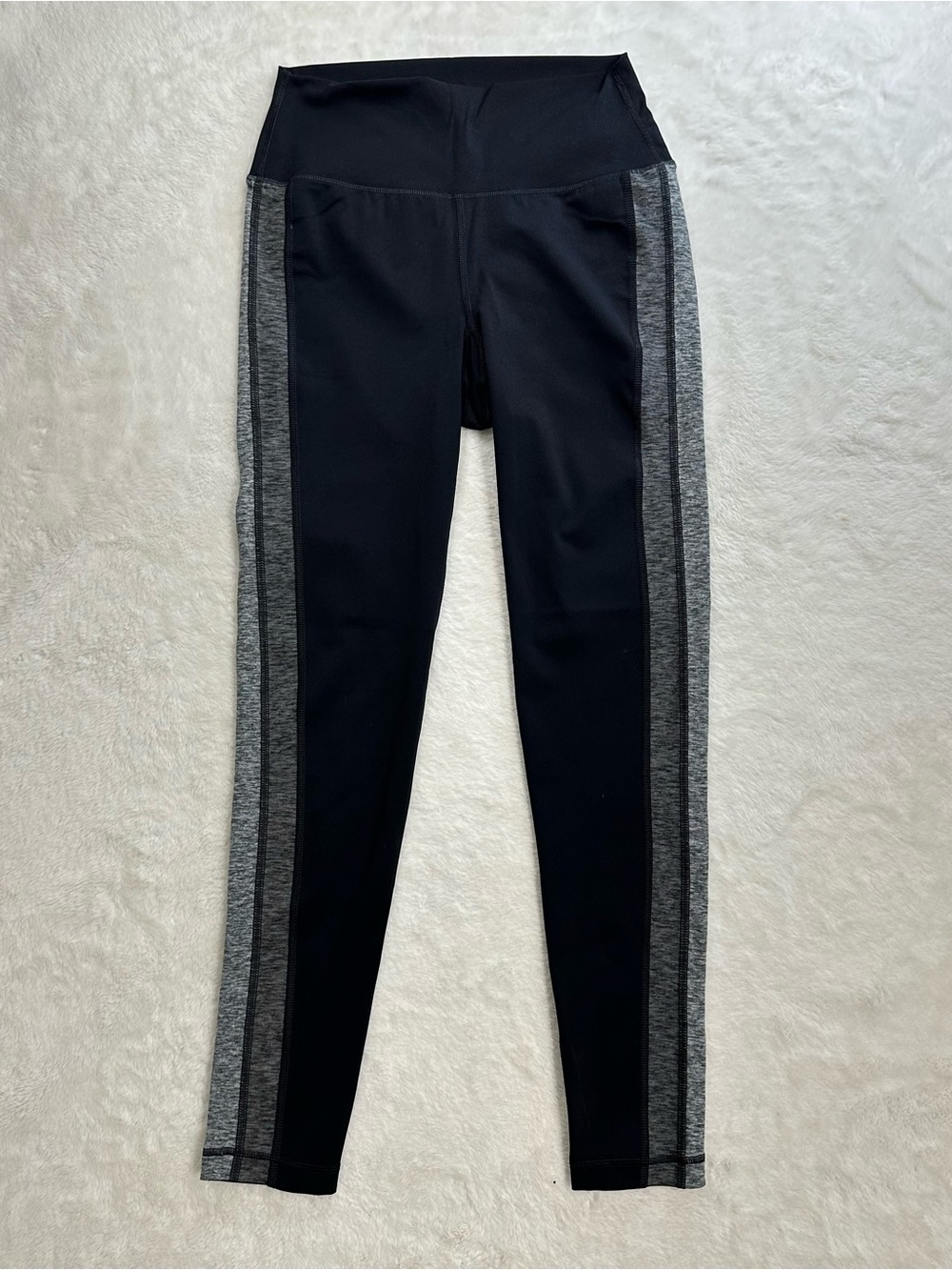 Vuori VW345 Racer High Rise Side Stripe Leggings Black / Grey Size Small